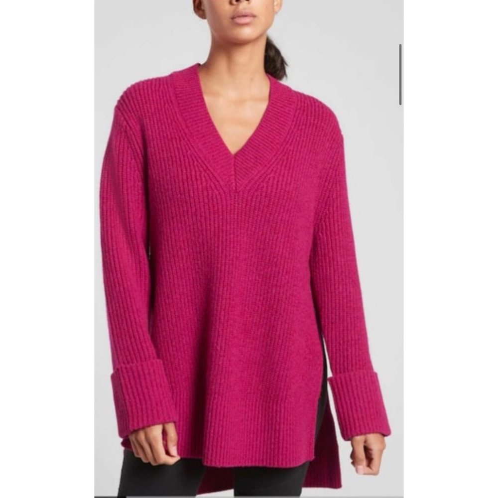 Athleta Shasta Womens Fuchsia V Neck Sweater Oversized Chunky Knit size XXS